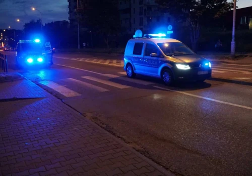 Matka spała, a syn zabrał kluczyki do auta. Nocną przejażdżkę przerwała policja