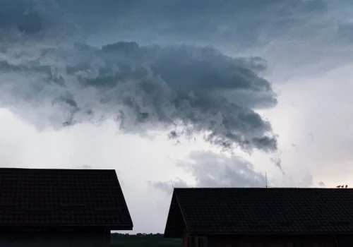 Niebezpieczna pogoda nad Polską. IMGW ostrzega przed burzami
