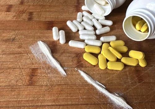 Młodzież kupuje silne opioidy na e-recepty. Urzędnicy rozkładają ręce