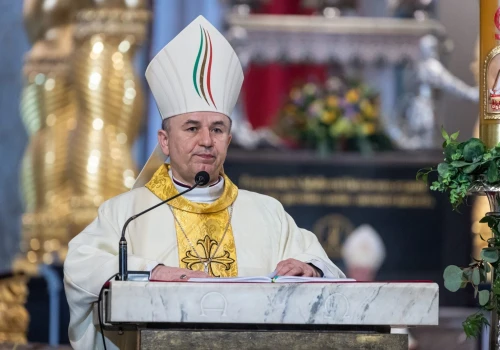 Bp Orchowicz do młodych: przed Bogiem nie musimy zakładać maski