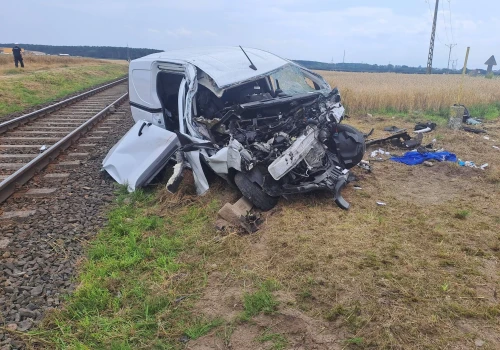 Wypadek na przejeździe koło Świebodzina. Na miejscu śmigłowiec LPR