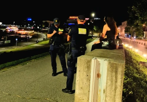 Centrum Krakowa pod lupą służb. W jedną noc ujawniono 88 wykroczeń