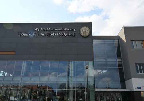 Dwa roczniki na maturze, więcej chętnych na studia. Medycyna i psychologia na czele