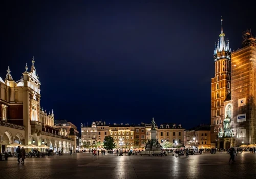 Nie idźcie na imprezę pod „Adasiem”. Urząd miasta apeluje do mieszkańców i turystów.
