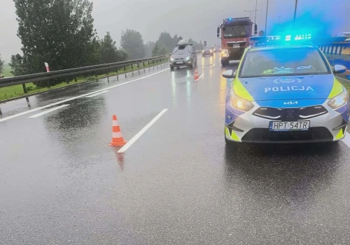Kolizja trzech aut na S7