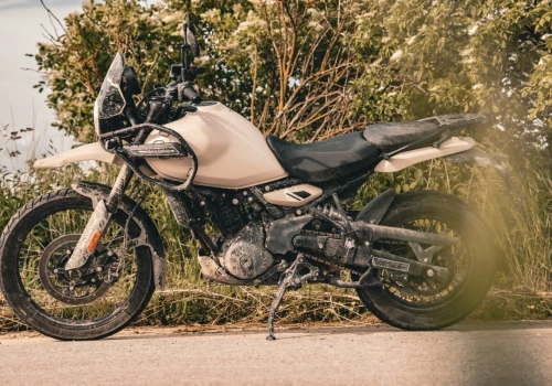 Całkowicie nowy Royal Enfield Himalayan 450 – testujemy podczas porównania 11 patentów na adventure kat. A2