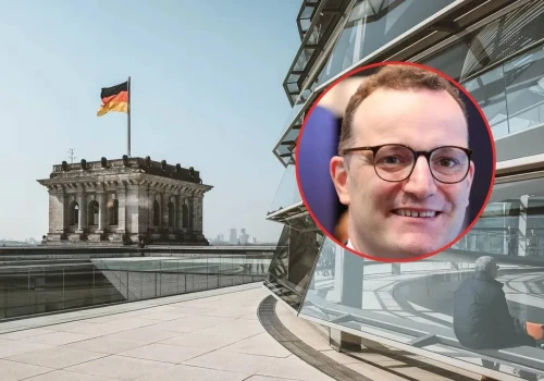 Mówił „nie” surogacji, sam z niej skorzystał. Spahn odchodzi po fali krytyki