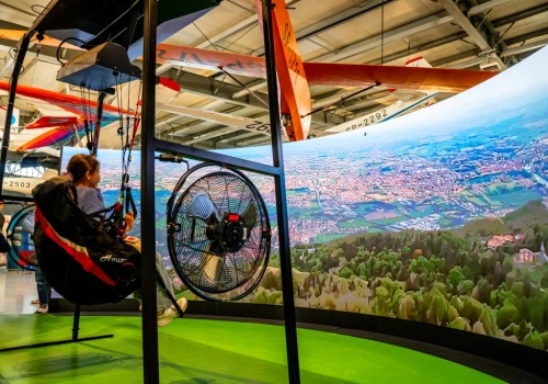 Nowa atrakcja w Muzeum Lotnictwa Polskiego. Można poczuć się jak pilot paralotni