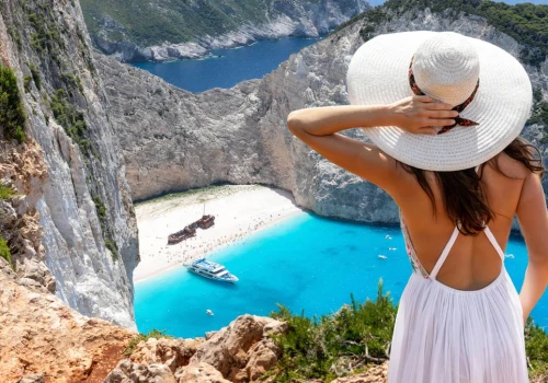 Jedna z najsłynniejszych plaż Grecji zamknięta dla turystów. Rozpoczynają się poważne prace