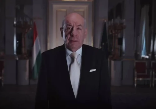 Prezydent Węgier nie miał wyjścia. Tym podpisem zakończył swoją kadencję