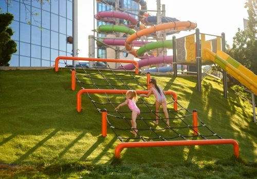 Wakacyjne animacje dla dzieci na Plaży Stacja Parkowa. Park Wodny zaprasza najmłodszych