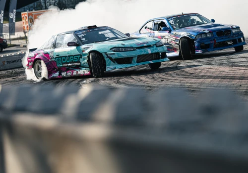 Driftingowe Mistrzostwa Polski w sercu Katowic: Spodek w chmurach dymu!