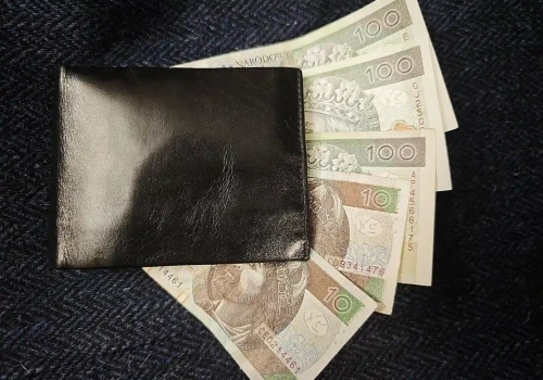 Ponad połowa Polaków łapie się na tym, że do sklepu nie nosi już portfela. W Warszawie ten odsetek może być większy