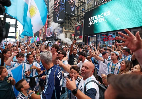 Kibice opanowali Times Square. Tysiące fanów