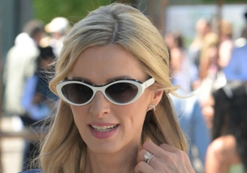 Nicky Hilton postawiła na groszki i koronkę od Self-Portrait. Zachwyciła