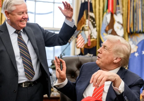 71-letni Lindsey Graham na tle innych kongresmenów wyglądał niemal jak młodzieniaszek. Bo Ameryką rządzi gerontokracja