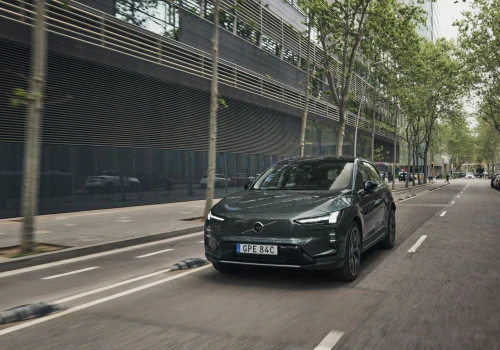 Volvo EX60 oficjalnie trafia do kierowców. Elektryczny SUV z rekordowym zasięgiem 810 km