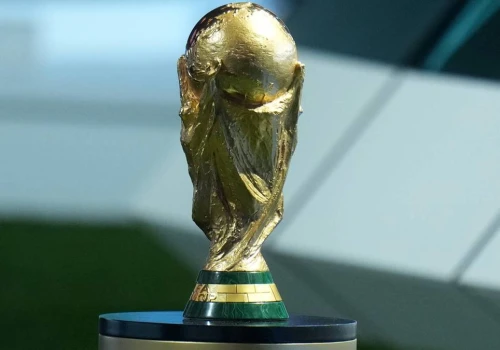 Najcenniejsze piłkarskie trofeum, czyli 36 centymetrów szczęścia