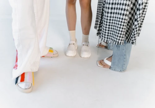 Kiedyś moda trwała lata, dziś ledwie tydzień. Co się stało z naszym stylem