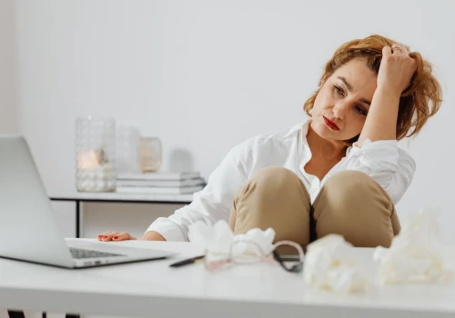 Endometrioza objawia się nie tylko bólem. Lęk, depresja i migrena mogą być częścią choroby