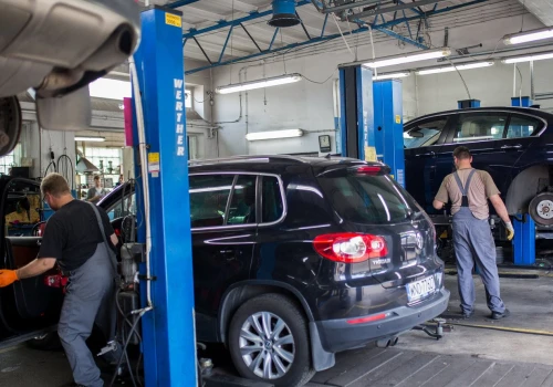 Kto ma program, ten ma władzę. Auto na gwarancji naprawisz tylko w autoryzowanym serwisie?