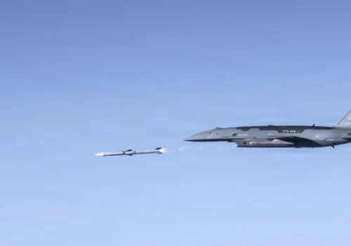 YFQ-44A odpalił AIM-120 AMRAAM