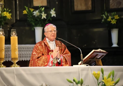 Abp Jędraszewski o rządzących: „Potęga kłamstwa, cynizm i brutalny język. Poza prezydentem oczywiście”