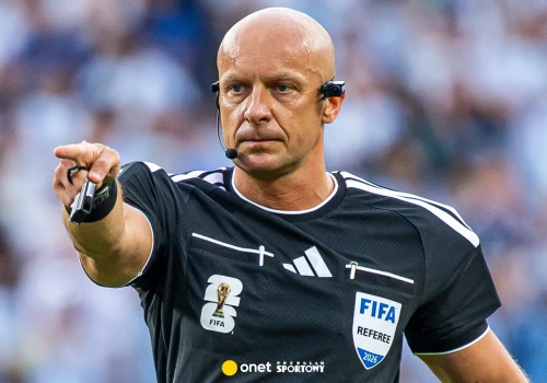 FIFA pominęła Szymona Marciniaka, wsiadł w samolot. Wiadomo, gdzie się udał