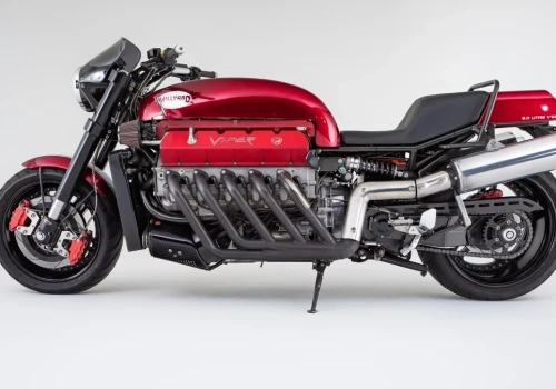 Motocykl z silnikiem Vipera to sen podczas gorączki. Ale i tak idzie pod młotek
