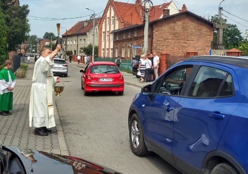 W parafii w Brzezince poświęcono pojazdy