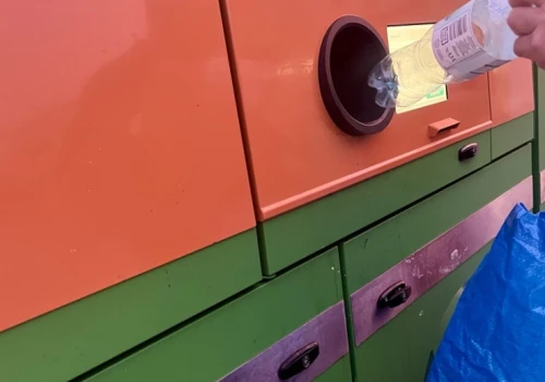 Jedni odzyskują kaucję, inni tracą nawet 160 zł rocznie. Eksperci policzyli