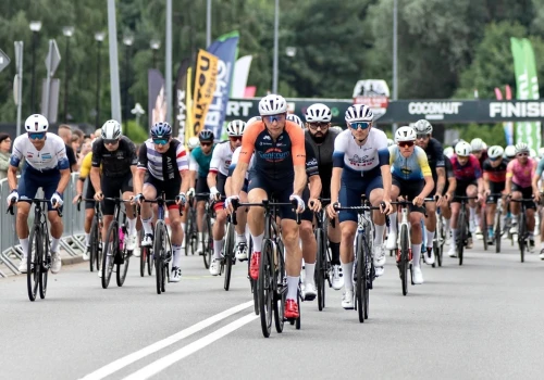 Ścigali się na szosie i rolkach. Road Race w Elblągu