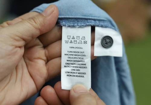 Ten niedrogi materiał coraz częściej zastępuje jedwab. Jest idealny na lato