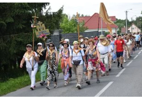 Łobżenica: Ruszyła pielgrzymka z Górki Klasztornej na Jasną Górę. Grupa Złota jest w drodze!