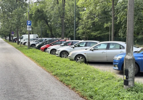 Czasowe wyłączenie miejsc postojowych na al. 3 Maja. Utrudnienia potrwają ponad tydzień