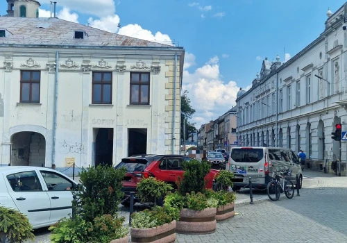 W godzinach szczytu najlepiej omijać rynek w Nowym Sączu. Remont sprawia ogromne kłopoty