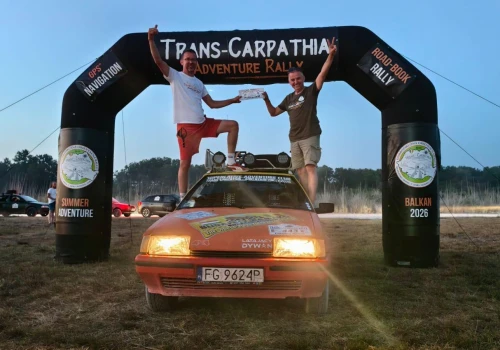 Citroën BX nad Zatoką Kotorską i meta. Szampan, muzyka i kąpiel w Adriatyku (Trans-Carpathia 2026 cz. 8)