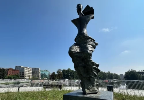 Po powodzi tysiąclecia we Wrocławiu rozgorzała dyskusja o wielkości biustu