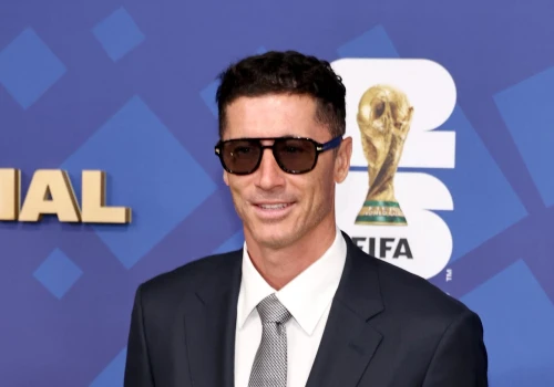 Lewandowski się wystroił. Zasiądzie wśród legend