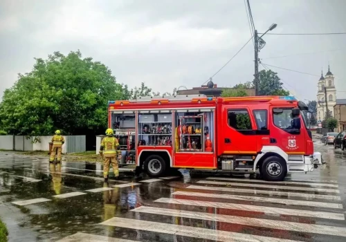 Strażacy w akcji! Interwencje po burzach - najwięcej w trzech województwach