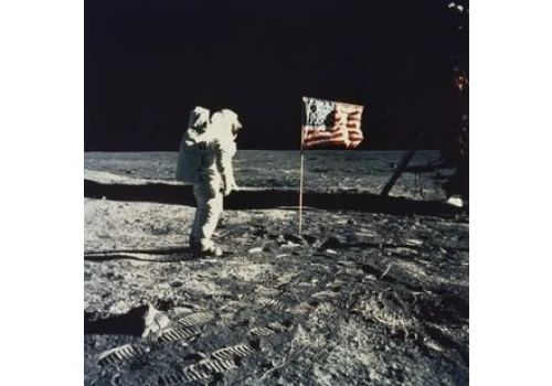 Astronauci z Apollo 11 nie byli sami na Księżycu. Rosjanie wysłali własną misję