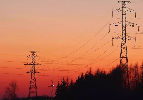 Wyłączą prąd w kilku dzielnicach Warszawy. Pracujesz zdalnie? Przygotuj powerbanki i internet mobilny, naładuj urządzenia