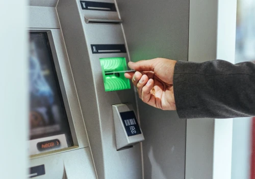 To nie awaria bankomatu. W ten sposób złodzieje wyzerują twoje konto