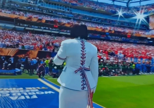 Zaśpiewała hymn USA na zakończeniu Mundialu. Sieć zapłonęła