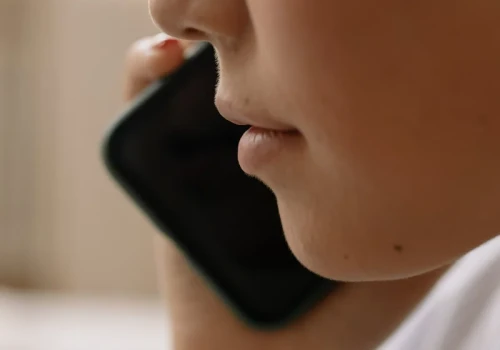 Zakaz smartfonów coraz bliżej. Dyrektor mówi o pierwszych efektach