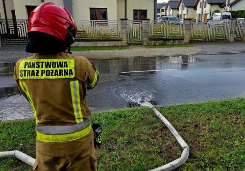 Ponad 1500 interwencji strażaków po przejściu burz. Najtrudniejsza sytuacja w trzech województwach