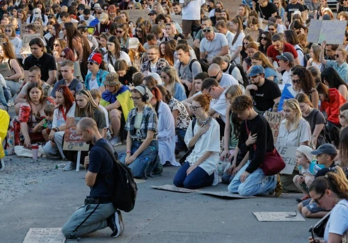 Protesty w cieniu potężnego ataku Rosji. Mieszkańcy Kijowa nie odpuszczają