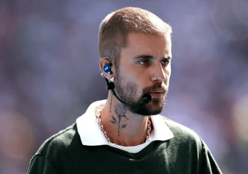 Bieber o krok od wstydliwej wpadki podczas występu! Zebrał niezłe gromy