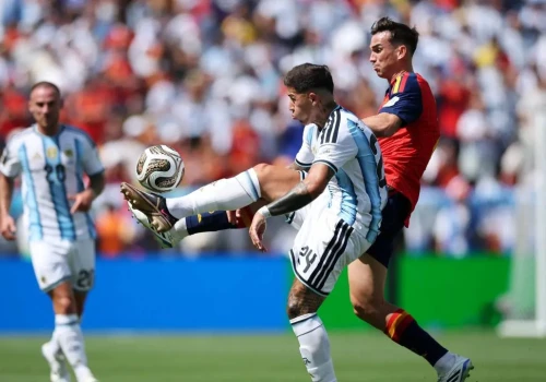 Czerwona kartka w finale mundialu. Argentyna zatrzymała Hiszpanię w futbolowej wojnie