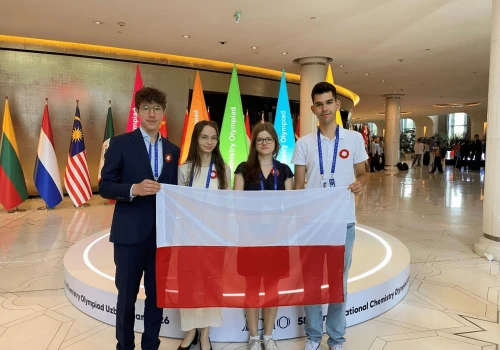 Komplet srebrnych medali dla Polski! Świetny występ naszych uczniów na Międzynarodowej Olimpiadzie Chemicznej